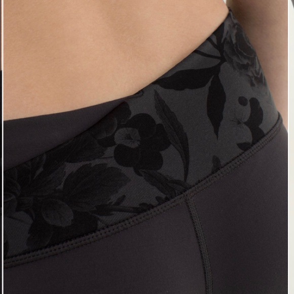 Lululemon Astro pants size 4 - Picture 3 of 7